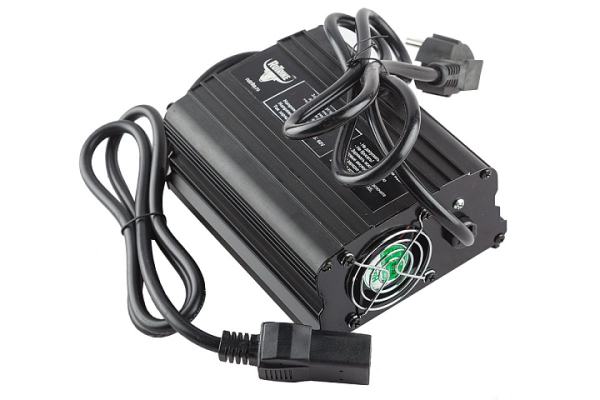 Зарядное устройство для свинцово-кислотных тяговых аккумуляторов 60V80AН (12A)