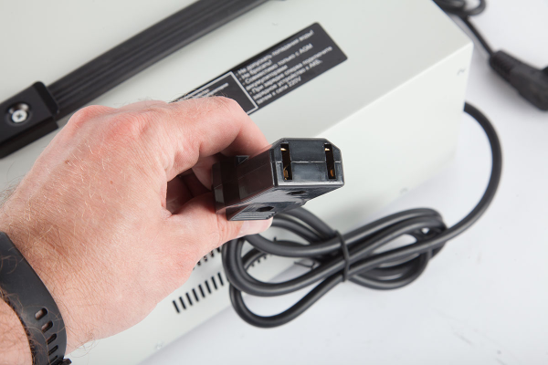 Зарядное устройство для свинцовых тяговых аккумуляторов 72V60A (8А)